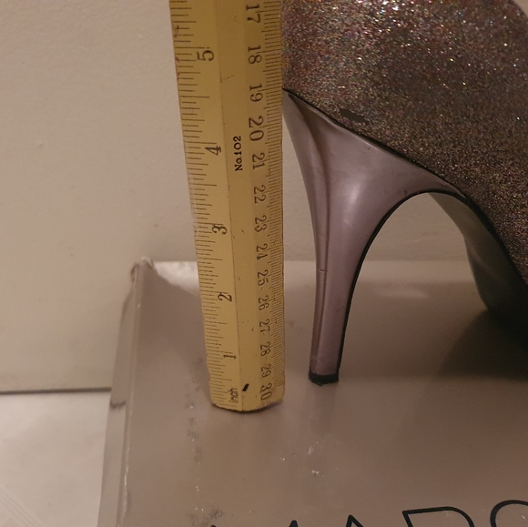 Marc Fisher Shoes - Picture 3 of 5